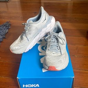 Hoka’s Arahi 6 size 8.5. Bought a size too small! Only worn a handful of times.